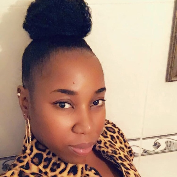 Meet your Posher, Monique - Picture 3 of 3